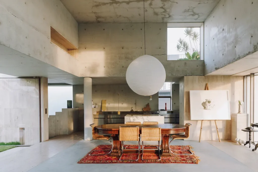 Una vivienda minimalista que condensa el tiempo