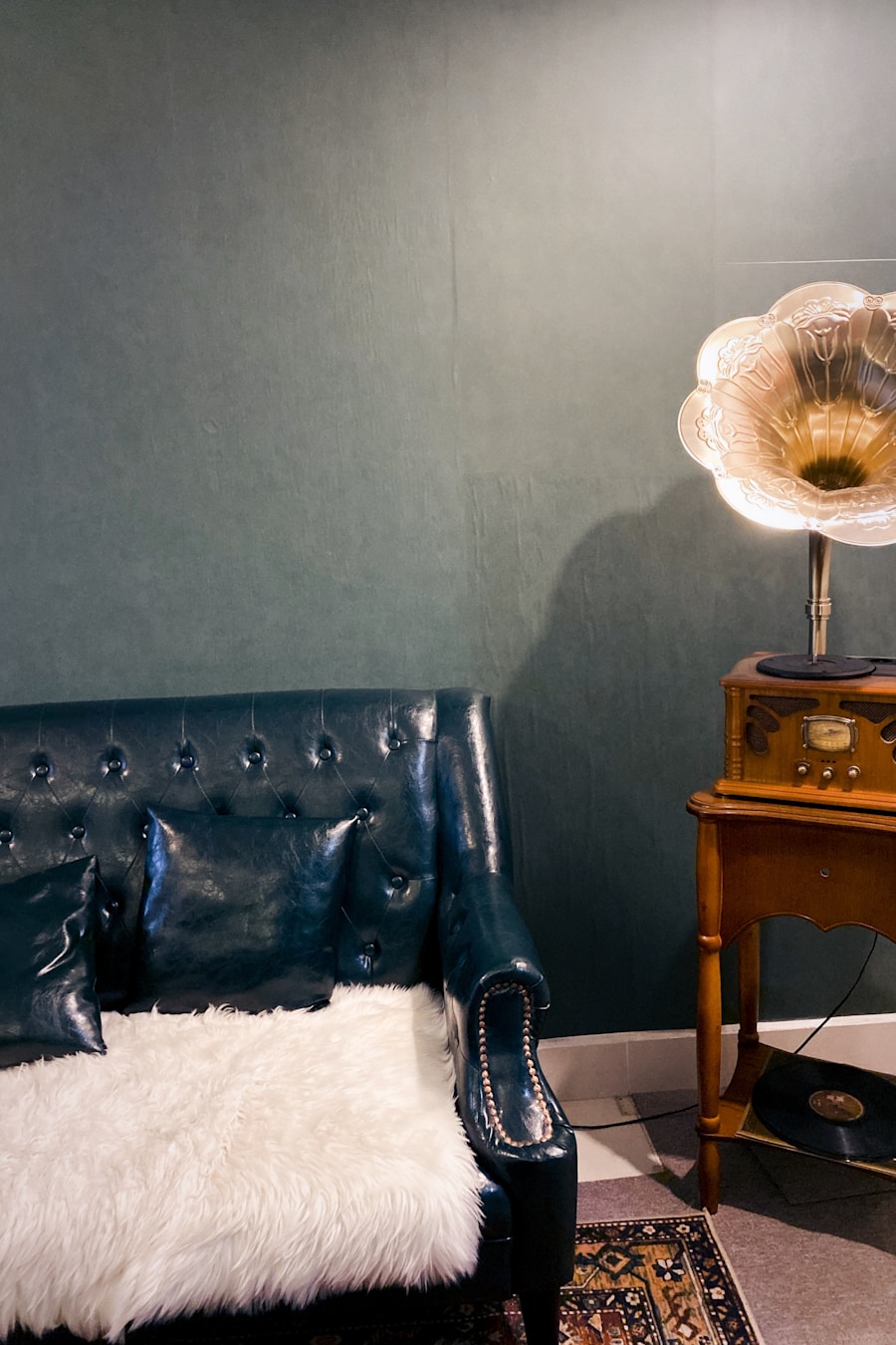 Photo "Ostrich feather floor lamp, suitable for boutique"